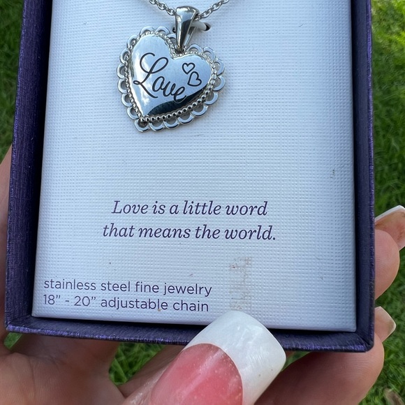 Connections from Hallmark Silver-tone Love Heart Pendant Necklace New in the Box - Picture 14 of 15